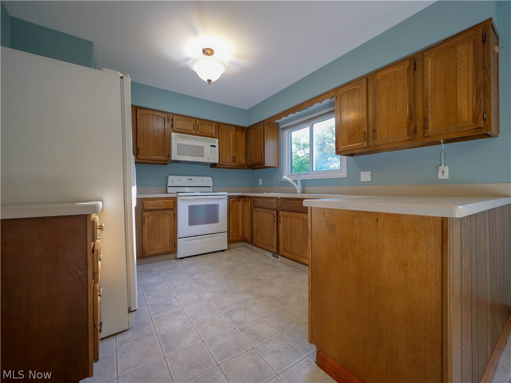 22542 Center Ridge Road, Unit B Rocky River, OH 44116 - Photo 9 of 28 Gallery Image 9