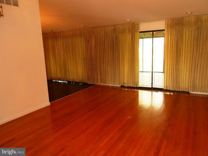 7324 Prince George Road Pikesville, MD 21208 - Photo 10 of 18 LIVING ROOM
