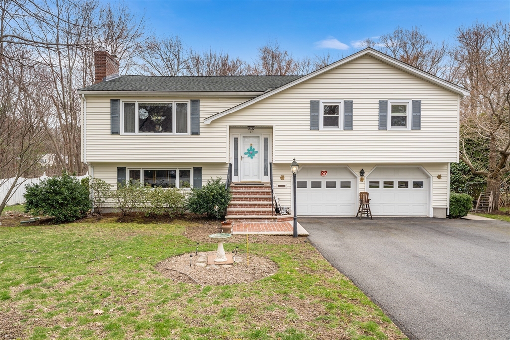 27 Applegate Lane Reading, MA 01867 - Photo 1 of 40 Gallery Image 1