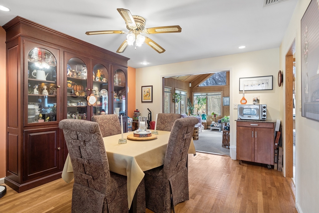 27 Applegate Lane Reading, MA 01867 - Photo 13 of 40 Gallery Image 13