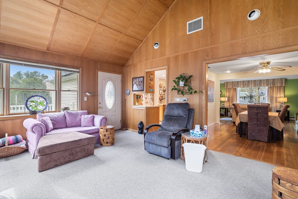 27 Applegate Lane Reading, MA 01867 - Photo 14 of 40 Gallery Image 14