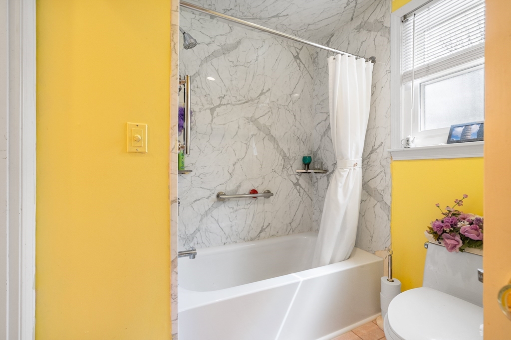 27 Applegate Lane Reading, MA 01867 - Photo 19 of 40 Gallery Image 19
