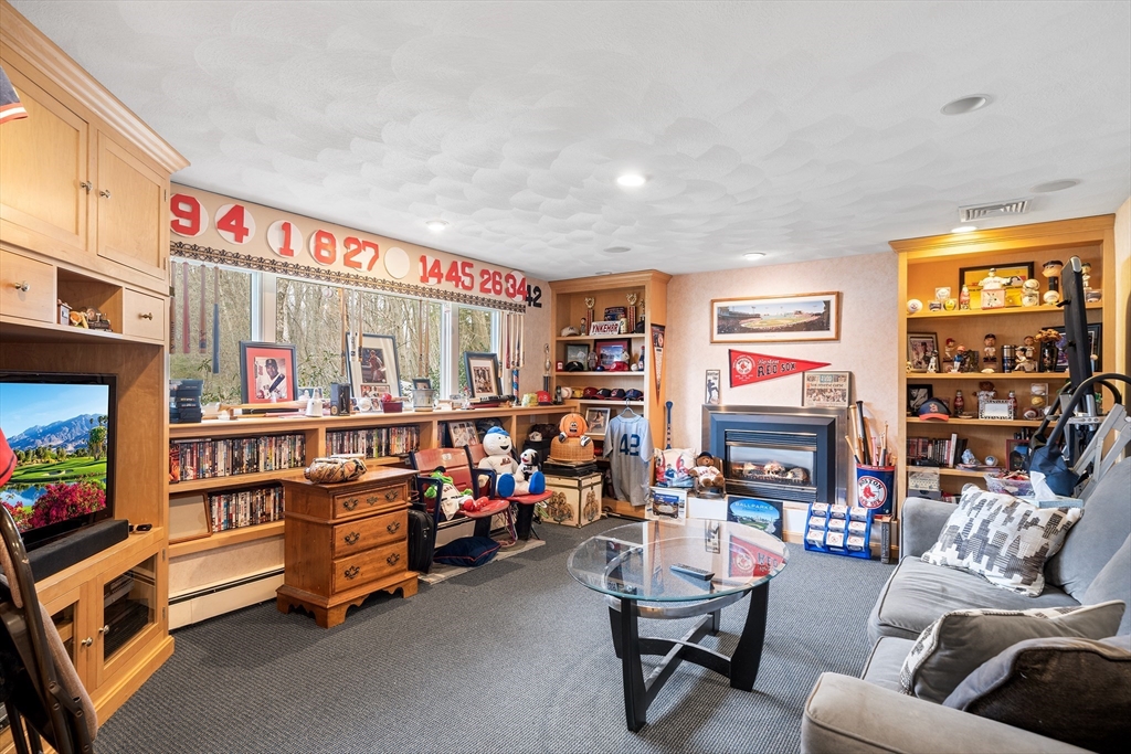 27 Applegate Lane Reading, MA 01867 - Photo 27 of 40 Gallery Image 27