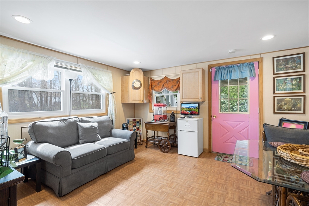 27 Applegate Lane Reading, MA 01867 - Photo 30 of 40 Gallery Image 30