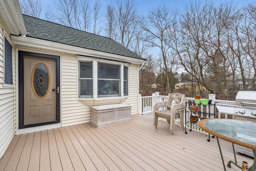 27 Applegate Lane Reading, MA 01867 - Photo 32 of 40 Gallery Image 32