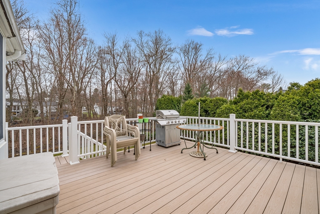 27 Applegate Lane Reading, MA 01867 - Photo 33 of 40 Gallery Image 33