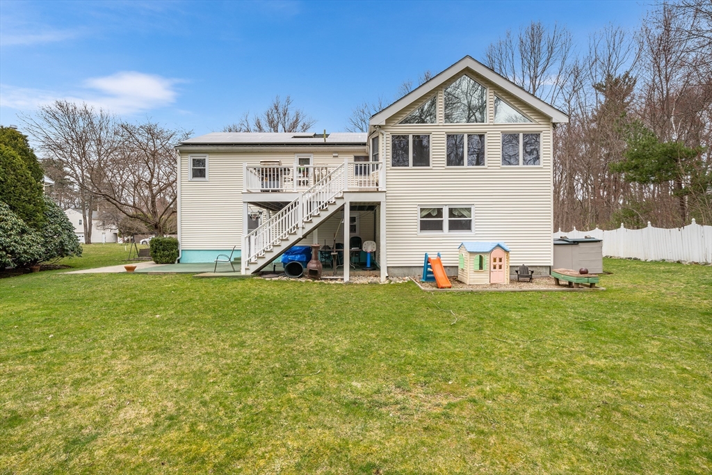 27 Applegate Lane Reading, MA 01867 - Photo 35 of 40 Gallery Image 35
