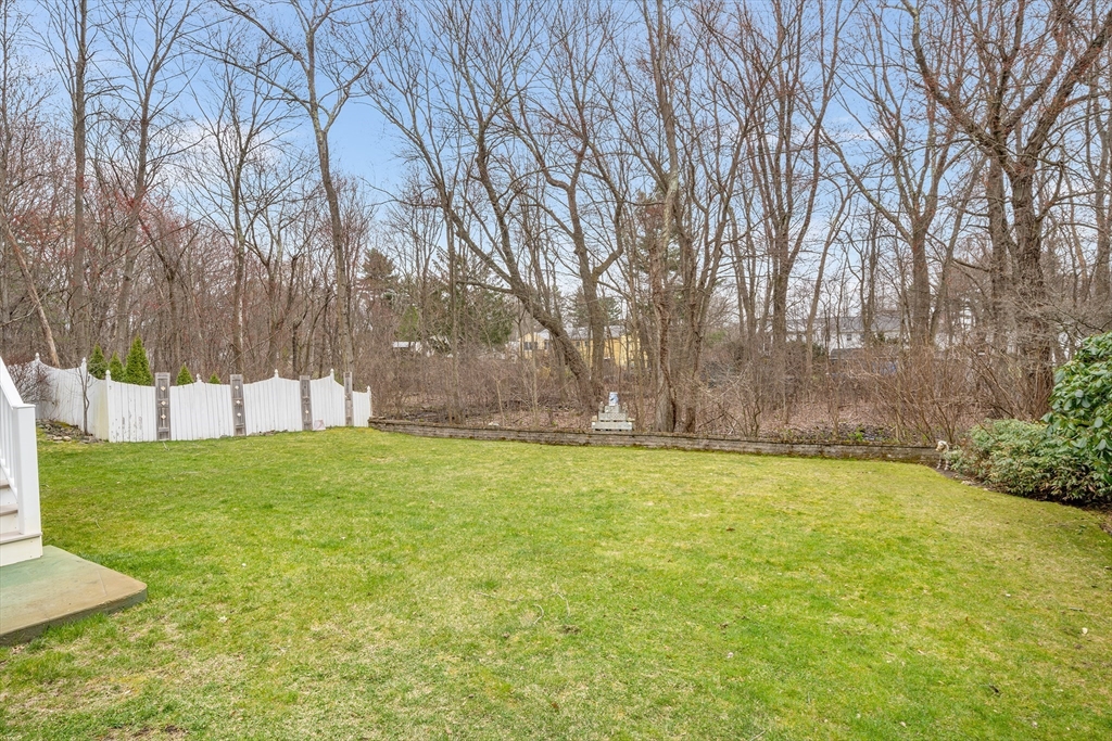 27 Applegate Lane Reading, MA 01867 - Photo 37 of 40 Gallery Image 37