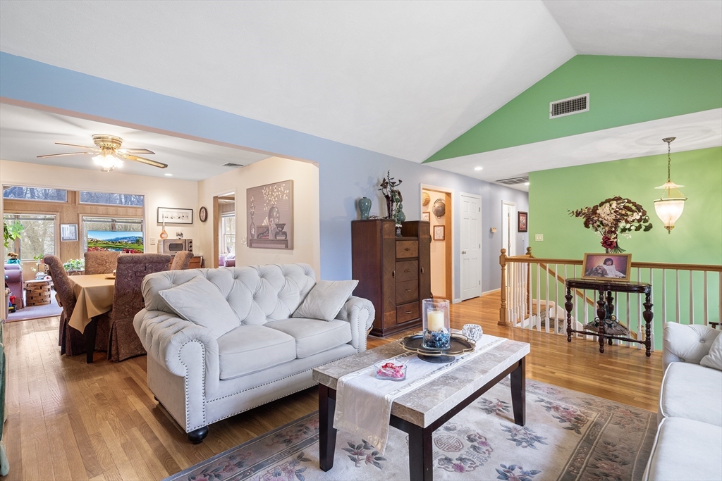 27 Applegate Lane Reading, MA 01867 - Photo 7 of 40 Gallery Image 7
