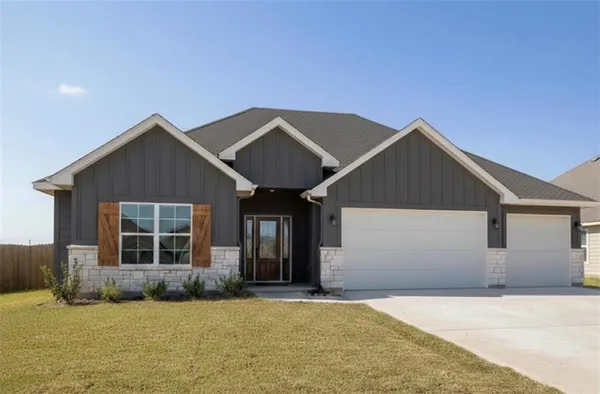 $475,000 | 11109 East 209th Street, Peculiar, MO 64078