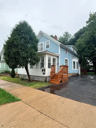 $1,800 | 705 North Avenue, Aurora, IL 60505