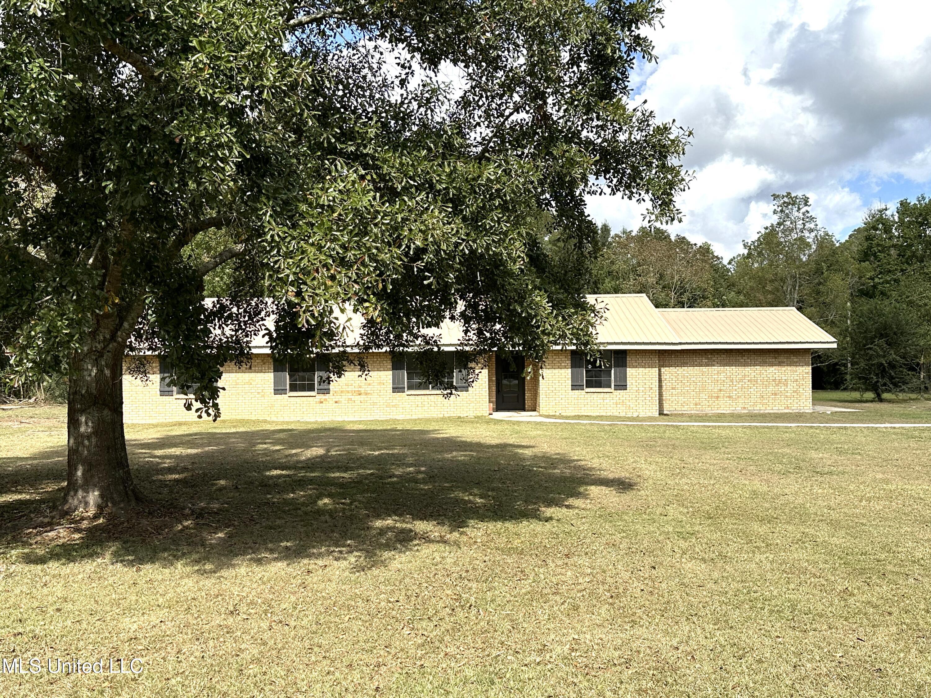15077 Alsobrooks Road Picayune, MS 39466 - Photo 3 of 32 IMG_0472