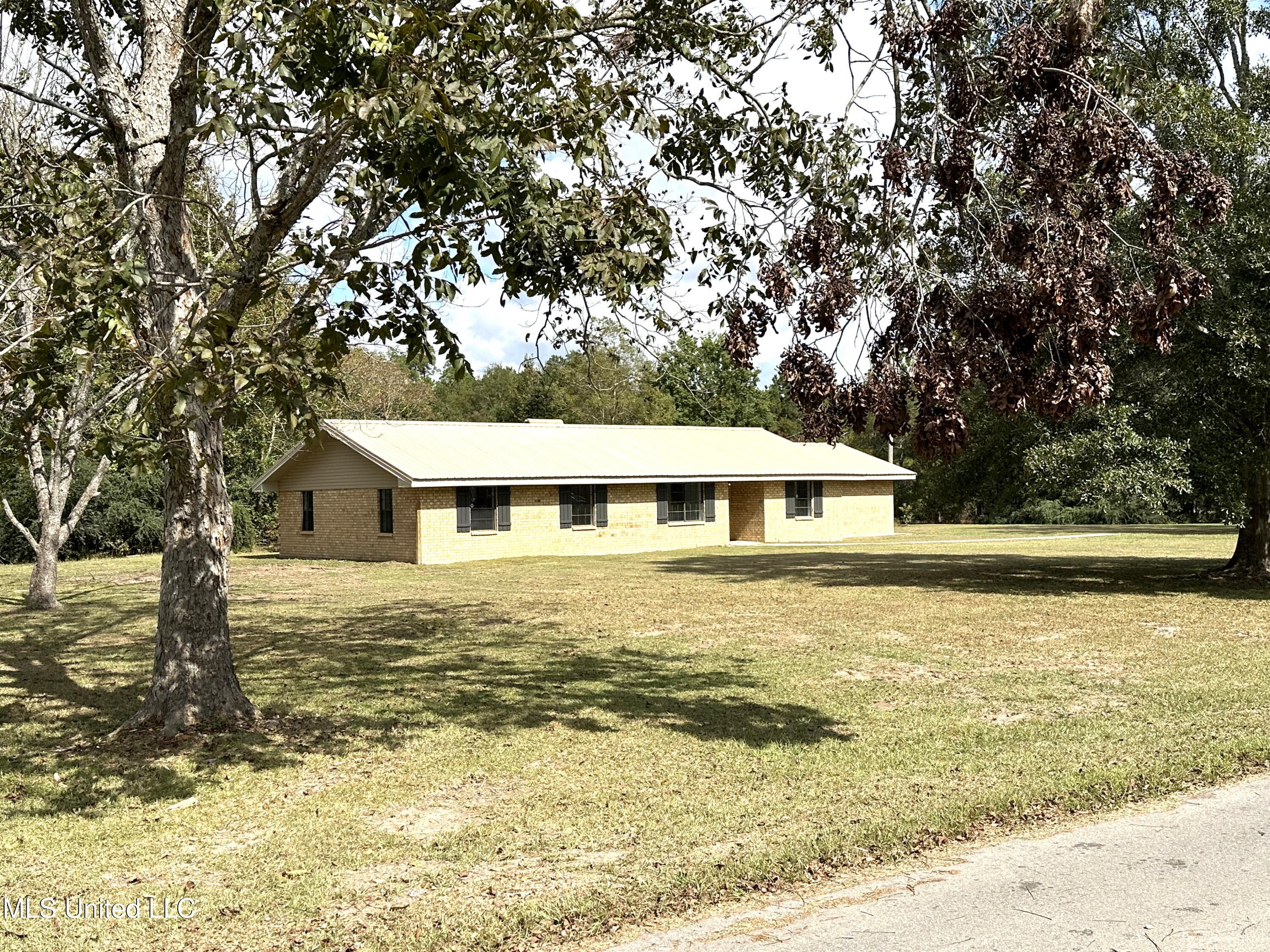 15077 Alsobrooks Road Picayune, MS 39466 - Photo 4 of 32 IMG_0473