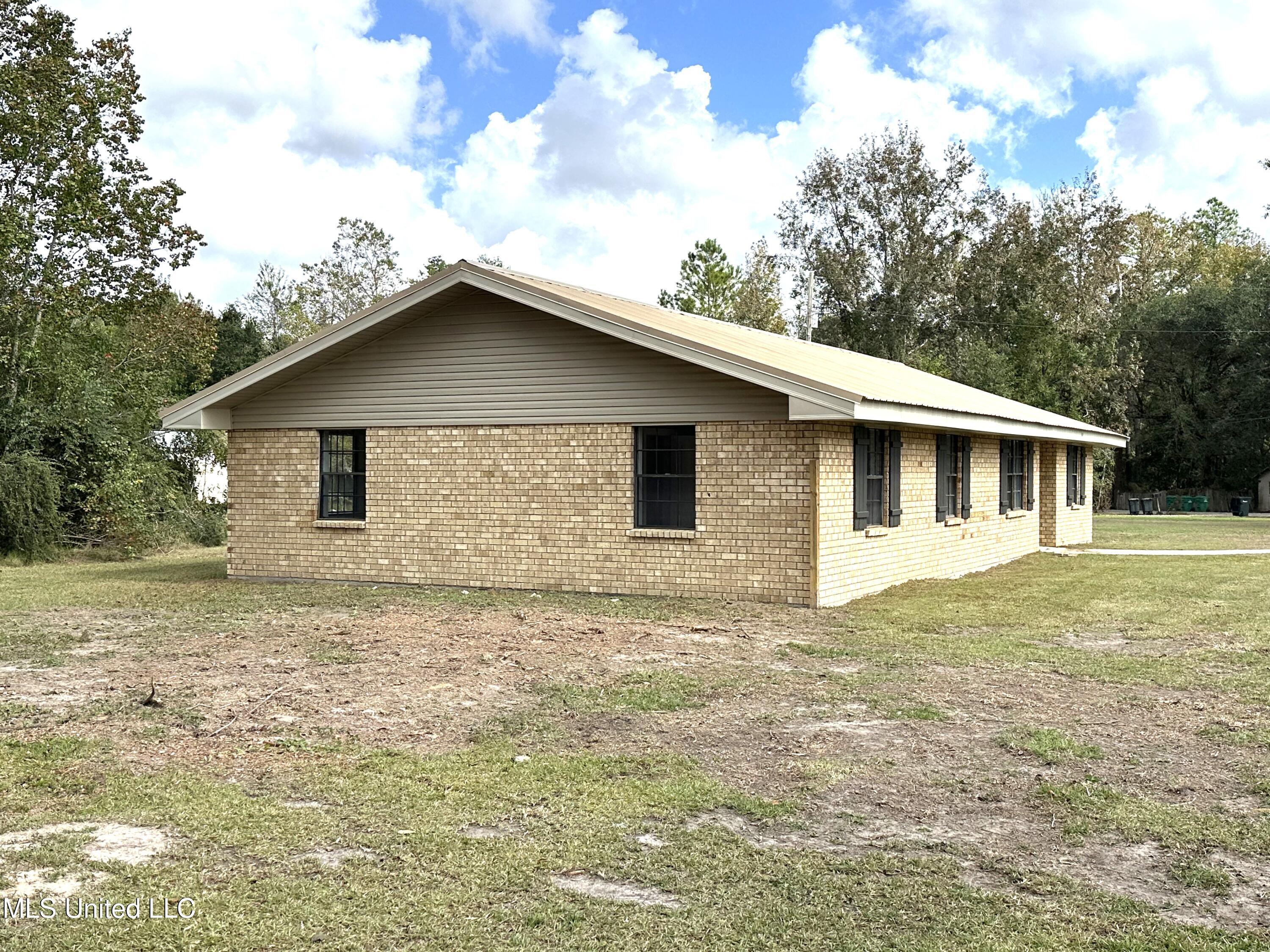 15077 Alsobrooks Road Picayune, MS 39466 - Photo 6 of 32 IMG_0475
