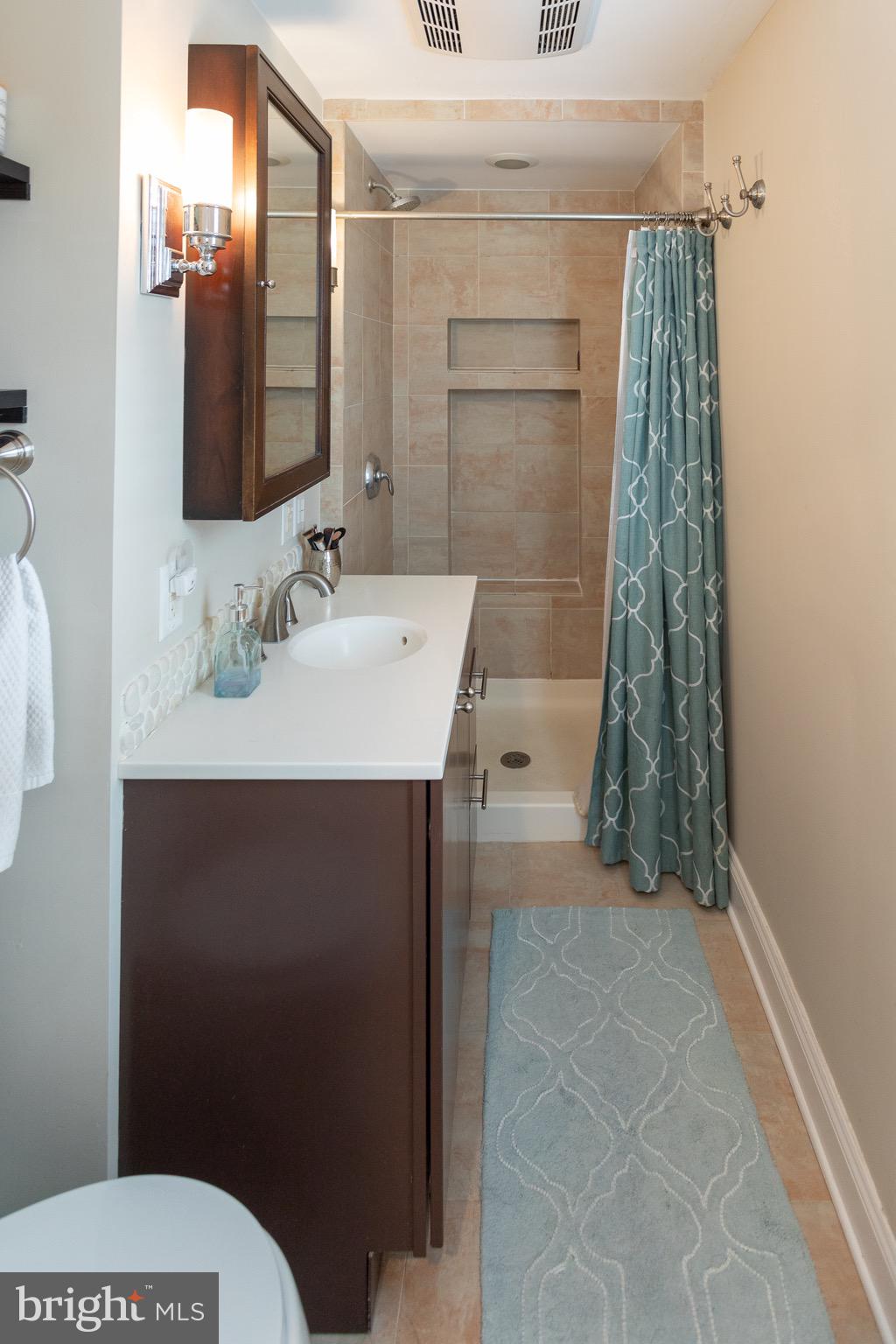 1005 Crest Road Wynnewood, PA 19096 - Photo 28 of 39 Primary Ensuite Bathroom