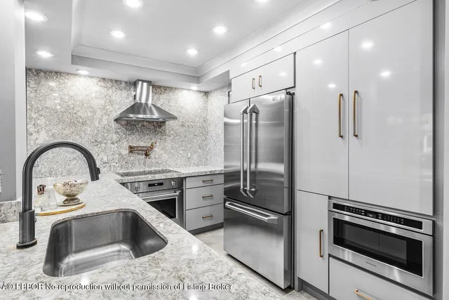 $11,000 | 2295 South Ocean Boulevard, Unit 205, Palm Beach, FL 33480