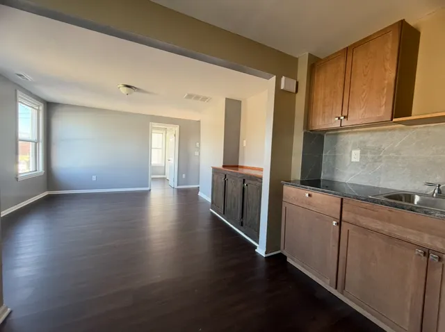 $2,300 | 26 Clarence Street, Unit 2, Bridgeport, CT 06608