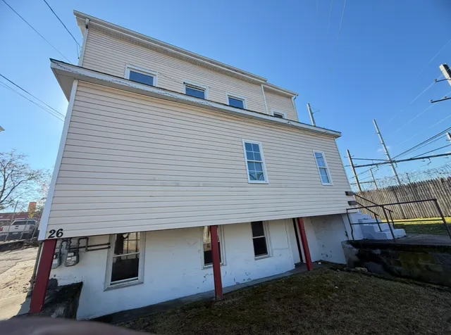 $2,300 | 26 Clarence Street, Unit 2, Bridgeport, CT 06608