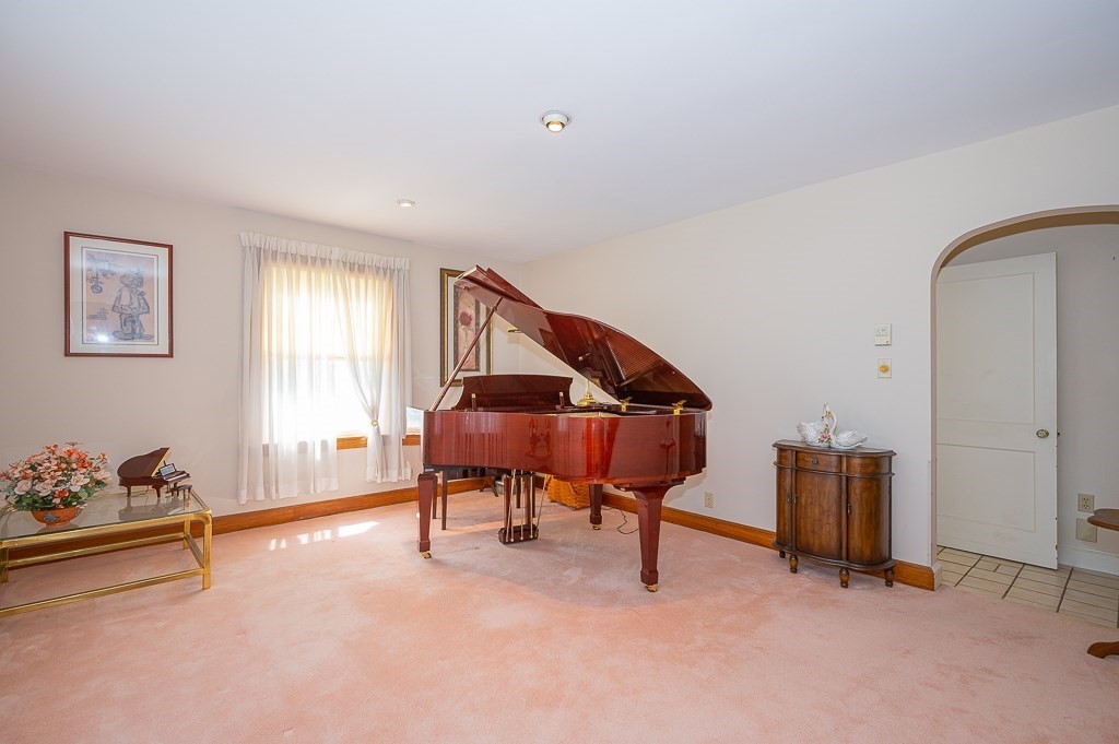 126 Thompson Road Webster, MA 01570 - Photo 12 of 30 Gallery Image 12