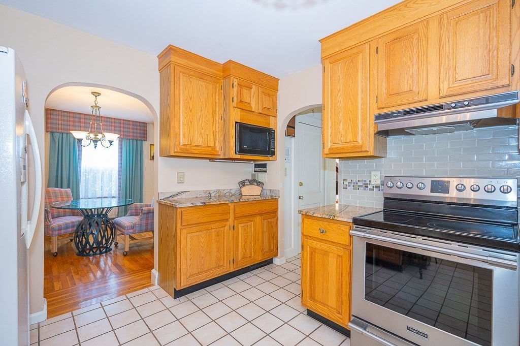 126 Thompson Road Webster, MA 01570 - Photo 8 of 30 Gallery Image 8
