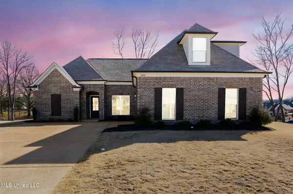 $355,000 | 1802 Millers Cove, Nesbit, MS 38651