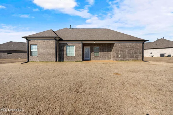 $355,000 | 1802 Millers Cove, Nesbit, MS 38651