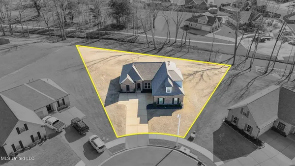 $355,000 | 1802 Millers Cove, Nesbit, MS 38651