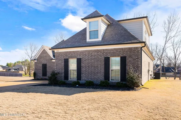 $355,000 | 1802 Millers Cove, Nesbit, MS 38651