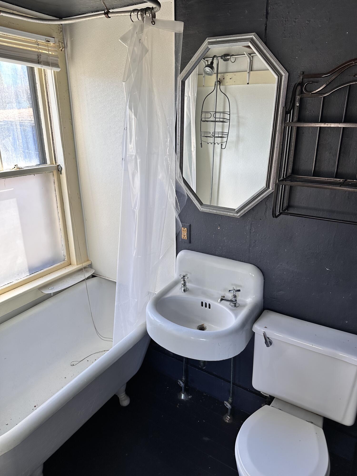 165 Rogers Road Kittery, ME 03904 - Photo 5 of 17 IMG_2826