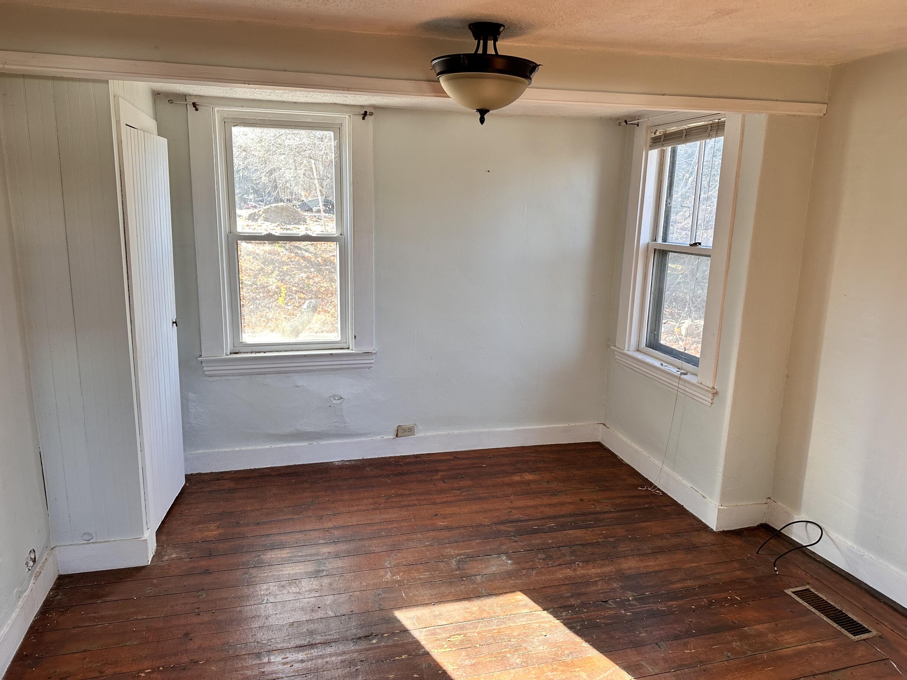 165 Rogers Road Kittery, ME 03904 - Photo 8 of 17 IMG_2823