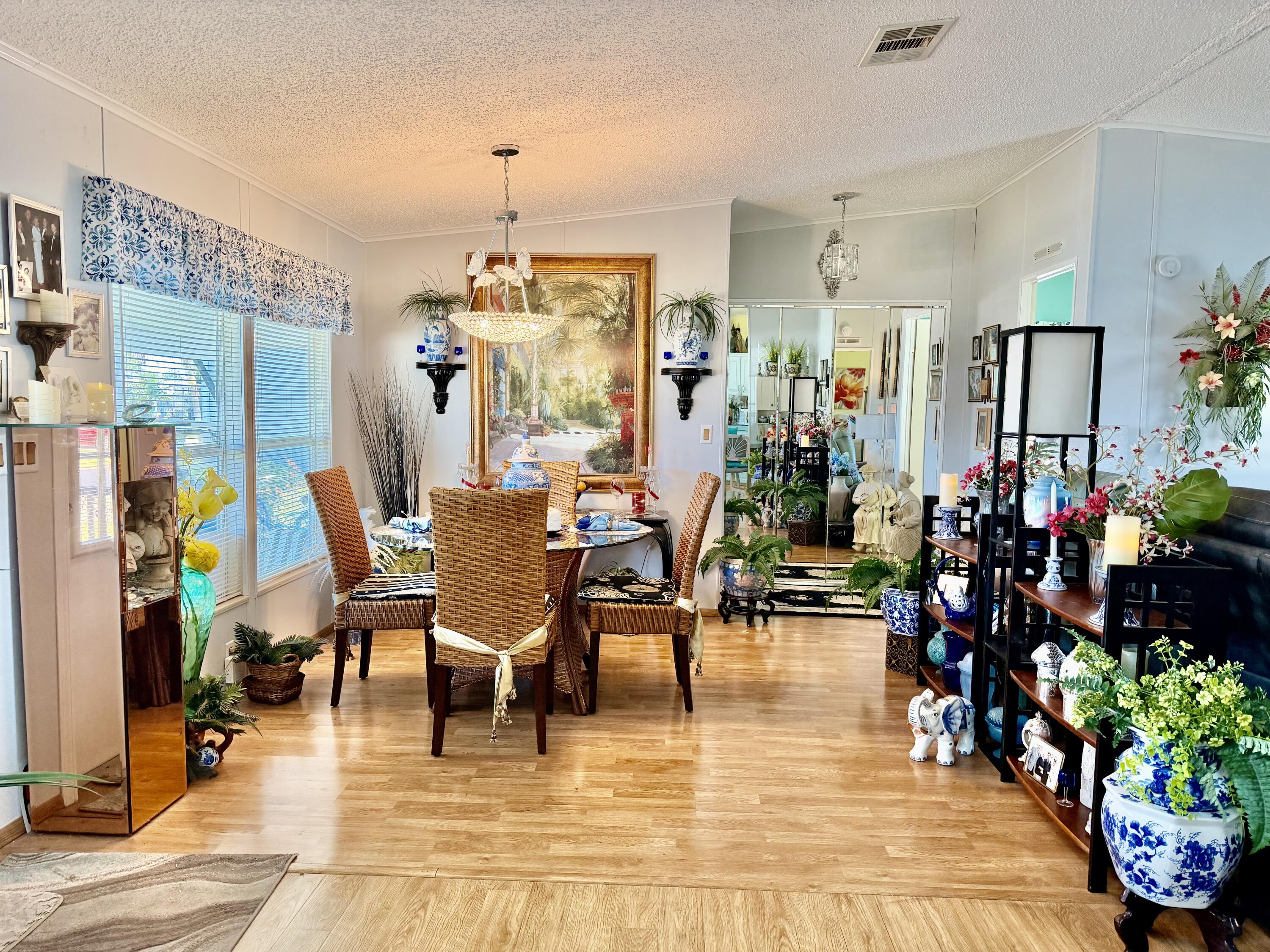 1692 Southwest 35th Circle Okeechobee, FL 34974 - Photo 13 of 30 a dining room filled with lots of potted plants