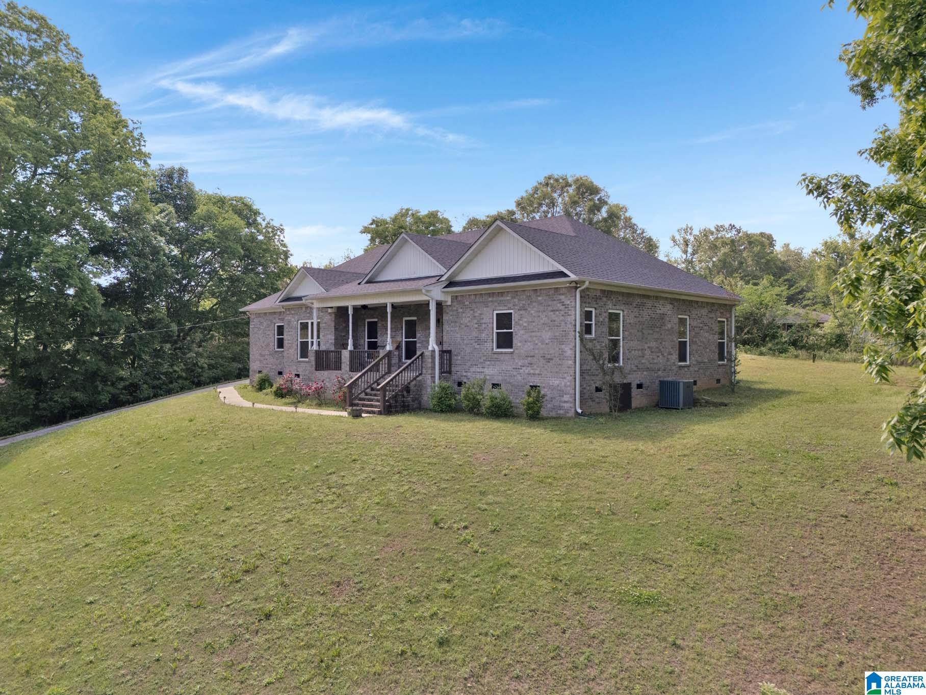 209 Hudson Avenue Oneonta, AL 35121 - Photo 4 of 29