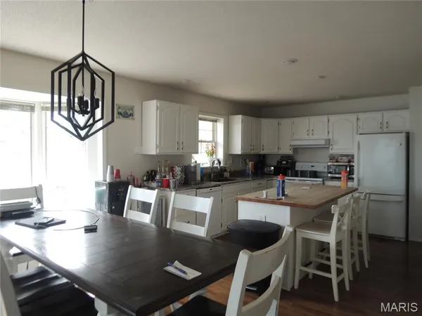 $939,900 | 14 Denzel Drive, Greenville, IL 62246