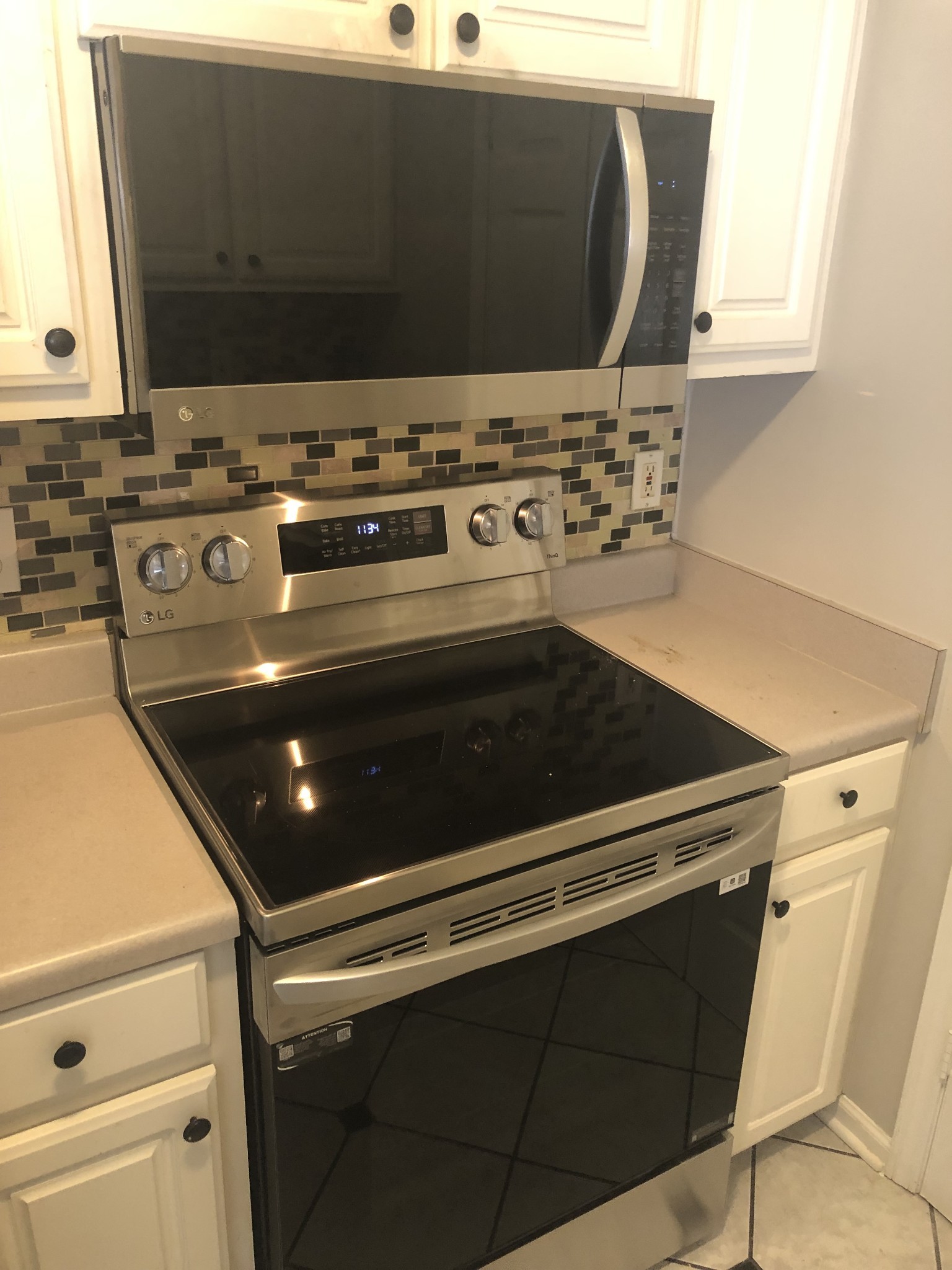 1013 Saddlestone Drive Hermitage, TN 37076 - Photo 5 of 16 a close view of stove top oven