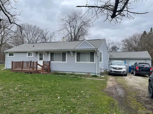 $1,850 | 2434 North Long Lake Road, Fenton, MI 48430
