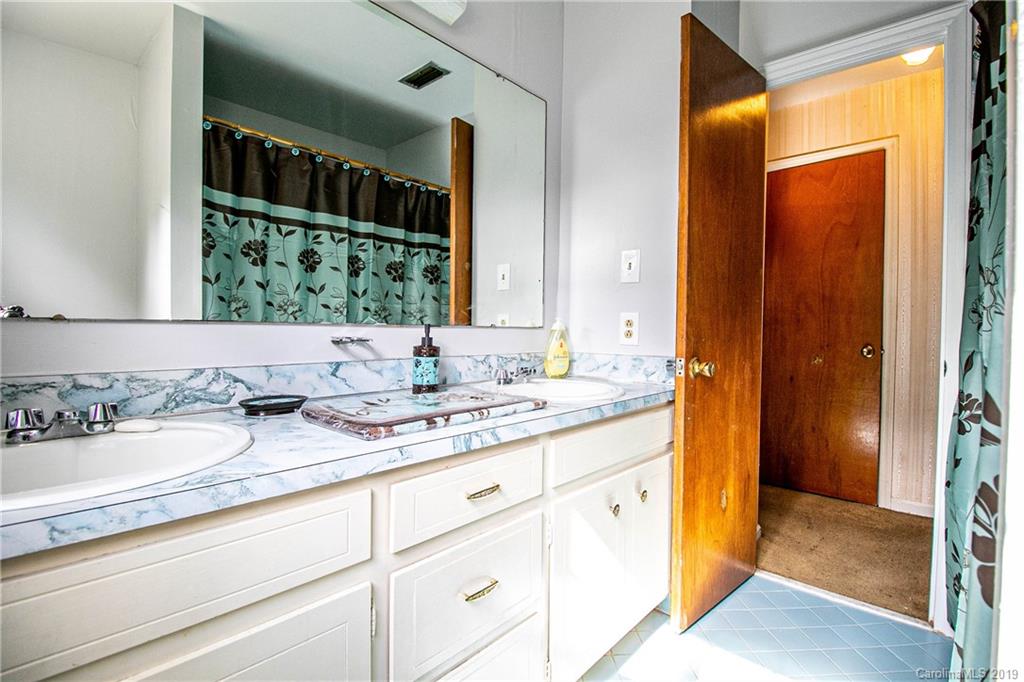 6212 Running Deer Road Charlotte, NC 28214 - Photo 20 of 24 Gallery Image 20