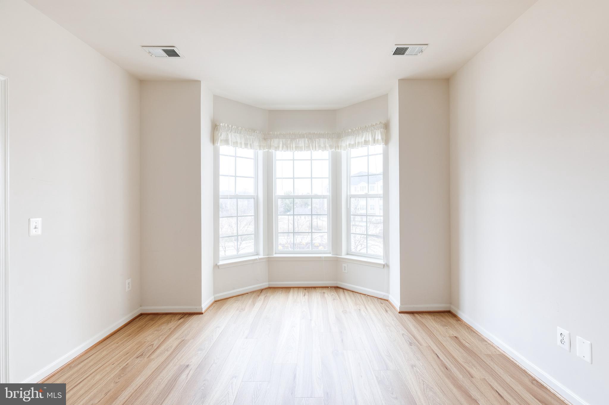 7305 Brookview Road, Unit 308 Elkridge, MD 21075 - Photo 15 of 25 Large flex space in main bedroom