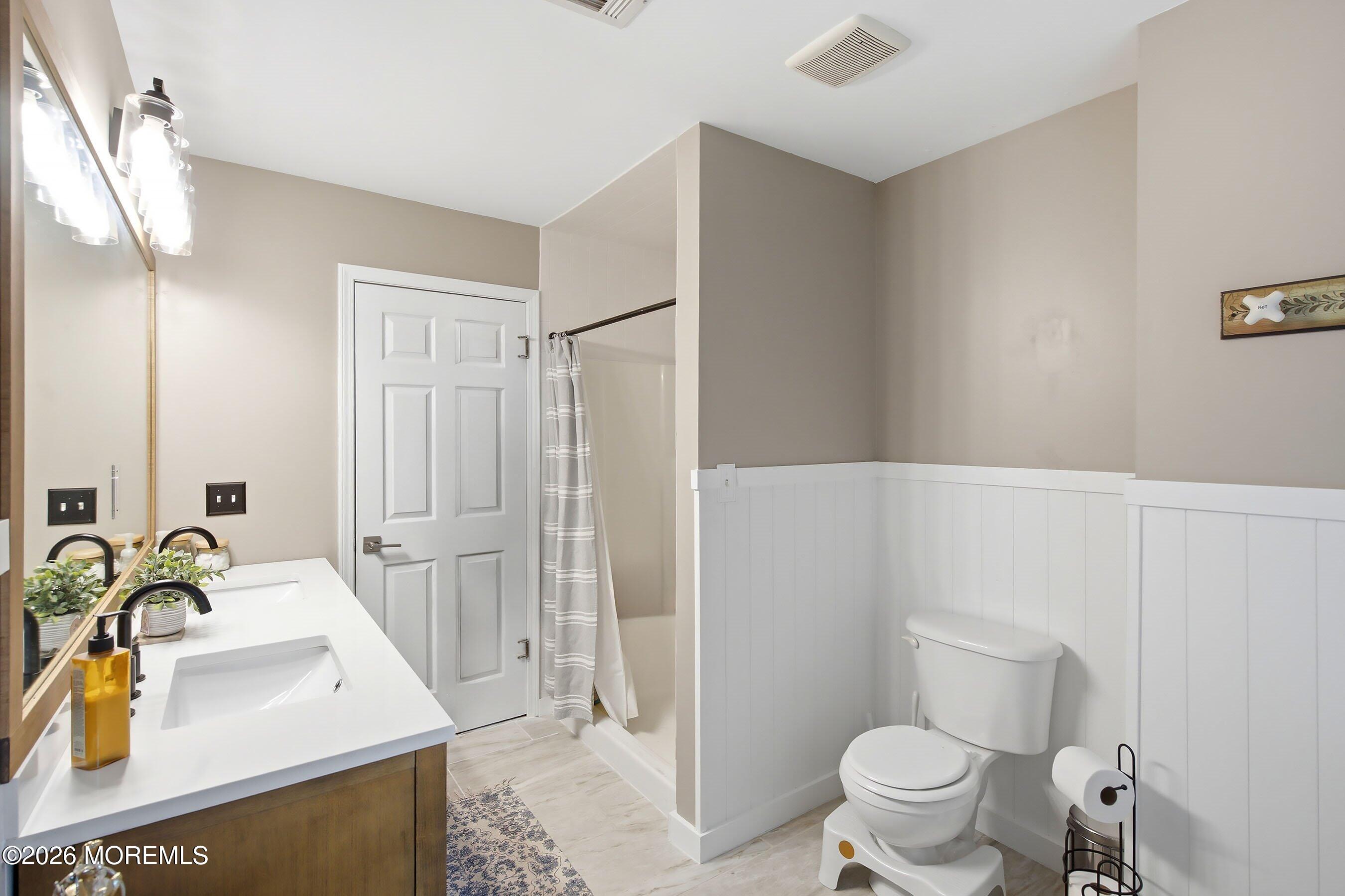 19 Goldfinch Road Jackson, NJ 08527 - Photo 21 of 51 30-Bathroom 2b