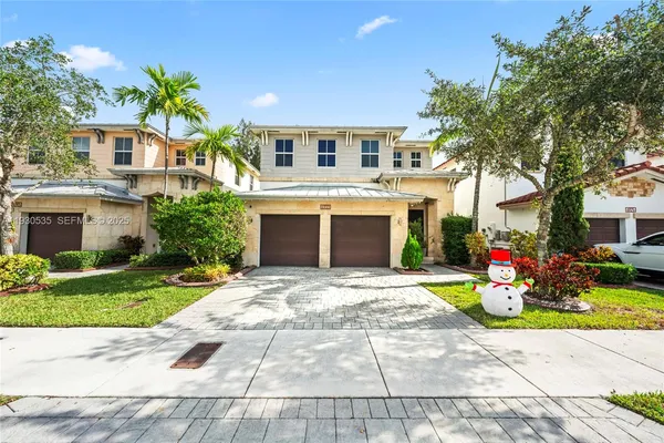 $6,400 | 6933 Northwest 104th Court, Unit 6933, Doral, FL 33178