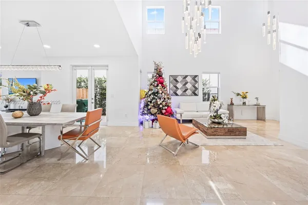 $6,400 | 6933 Northwest 104th Court, Unit 6933, Doral, FL 33178