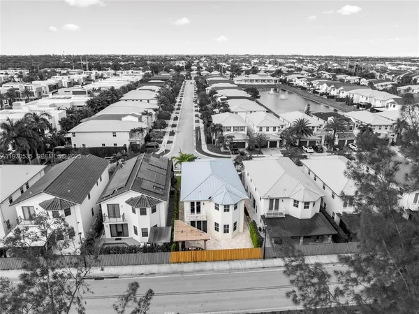 $6,400 | 6933 Northwest 104th Court, Unit 6933, Doral, FL 33178