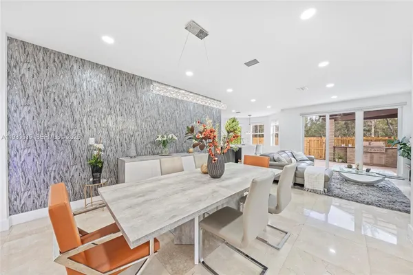 $6,400 | 6933 Northwest 104th Court, Unit 6933, Doral, FL 33178