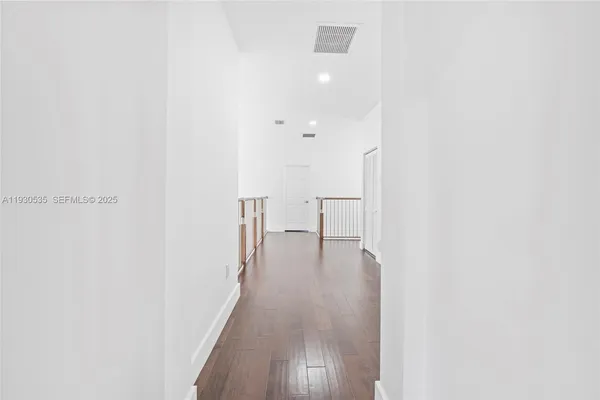 $6,400 | 6933 Northwest 104th Court, Unit 6933, Doral, FL 33178