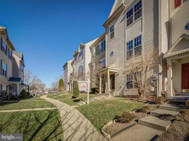 $2,800 | 12139 Amber Ridge Circle, Germantown, MD 20876