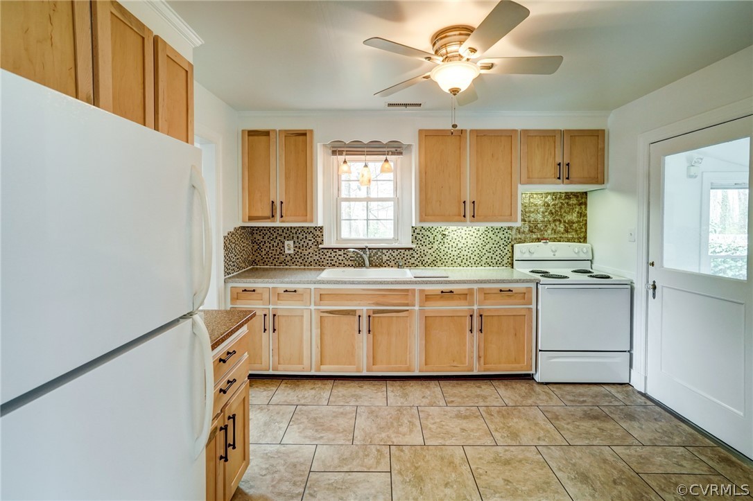 3024 Maplewood Road Henrico, VA 23228 - Photo 14 of 33 Eat-in Kitchen