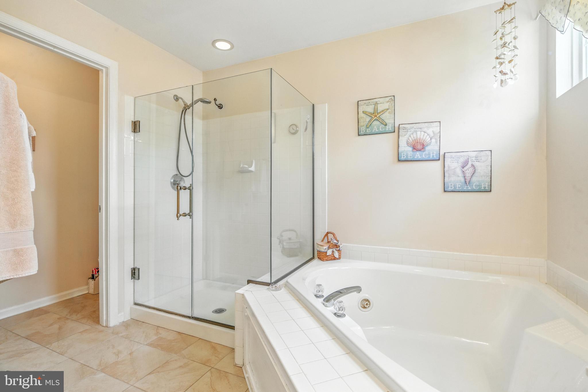 463 Preakness Run Newark, DE 19702 - Photo 19 of 32 a bathroom with a tub shower and sink