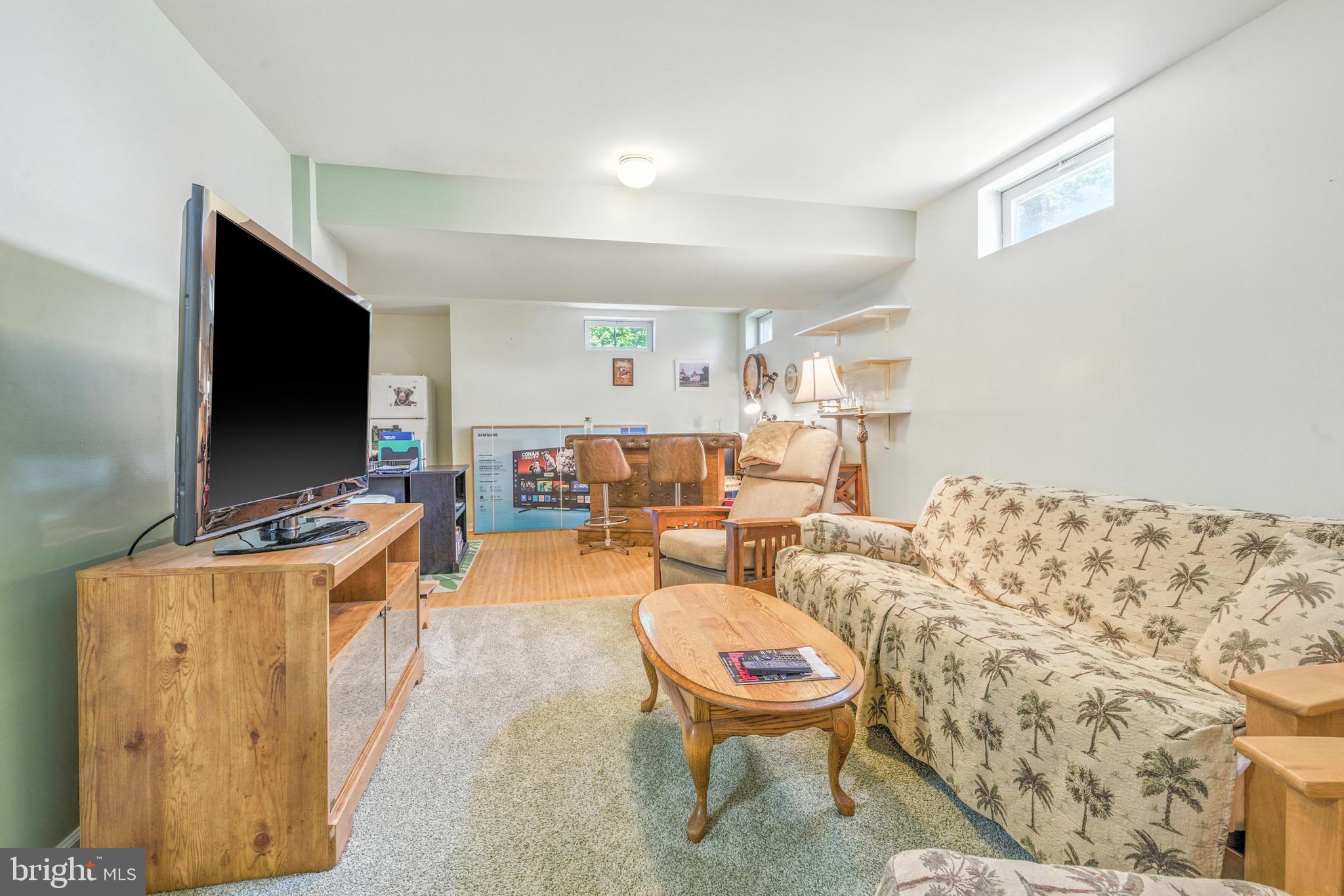 463 Preakness Run Newark, DE 19702 - Photo 24 of 32 a living room with furniture and a flat screen tv