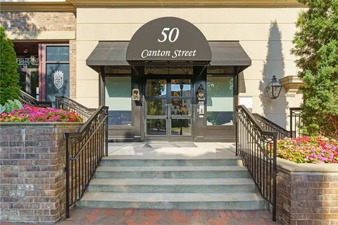 a view of a entryway with outdoor space