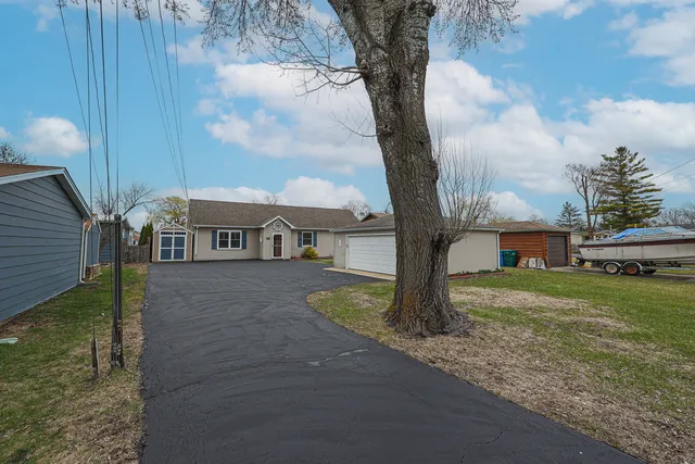 $474,000 | 707 Kingston Boulevard, McHenry, IL 60050