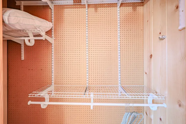 $474,000 | 707 Kingston Boulevard, McHenry, IL 60050